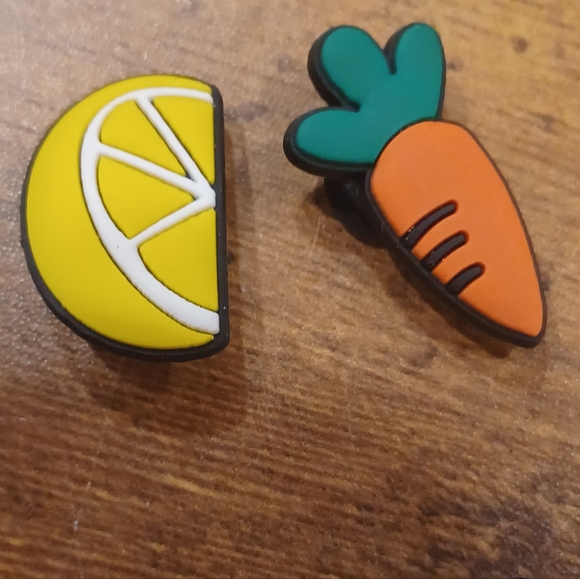 Croc lemon wedge/carrot jibitz shoe charms bundle - Picture 2 of 2